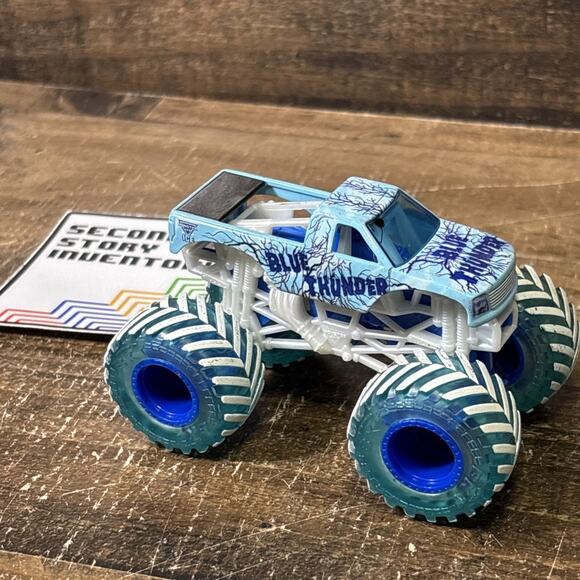 Spin Master Monster Jam Blue Thunder Fire & Ice 1:64 Truck Walmart Exclusive - Picture 1 of 5
